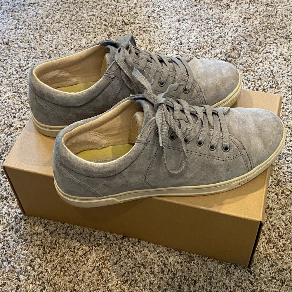 Ugg Womens casual shoe